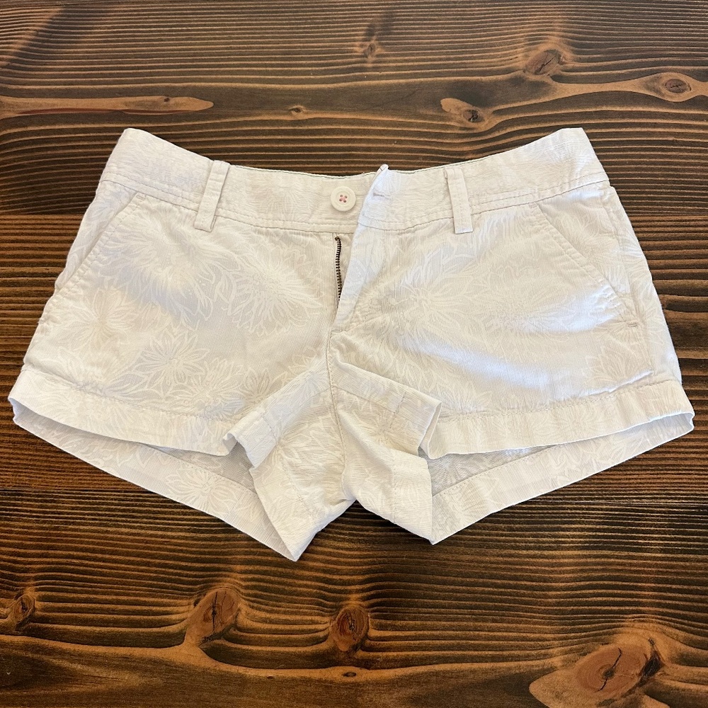 Lilly Pulitzer - White floral Walsh Short - Size 2